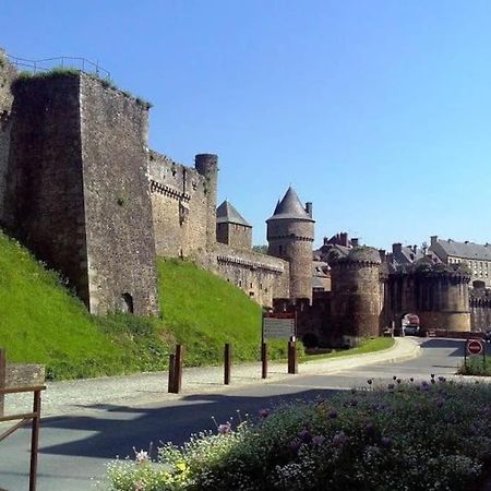 House At The Foot Of The Castle Of Fougeres别墅 外观 照片