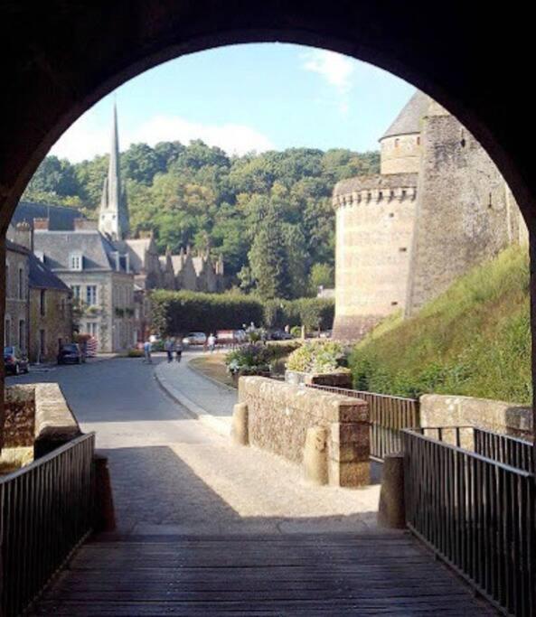 House At The Foot Of The Castle Of Fougeres别墅 外观 照片