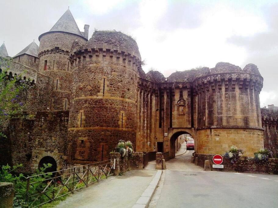 House At The Foot Of The Castle Of Fougeres别墅 外观 照片